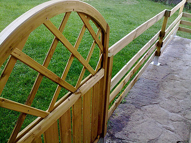 diseñamos tu valla de madera. Eguzki eco-jardín